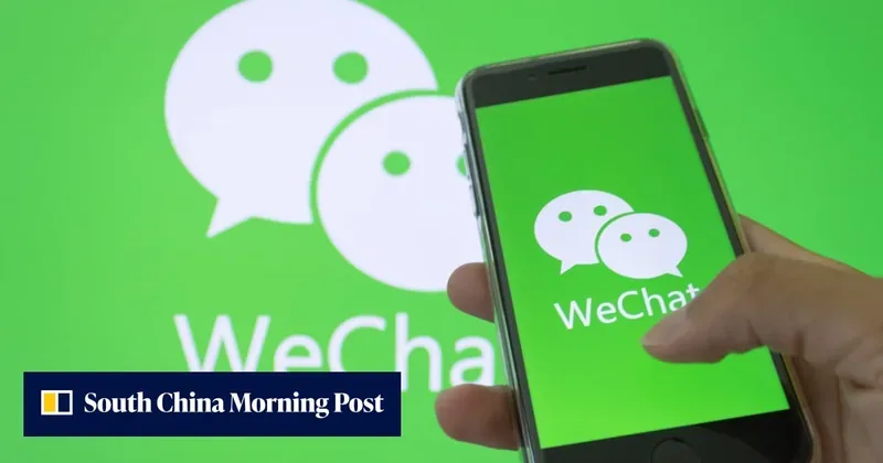 南华早报关于微信零点击语音漏洞报道所使用的手机与WeChat标识配图